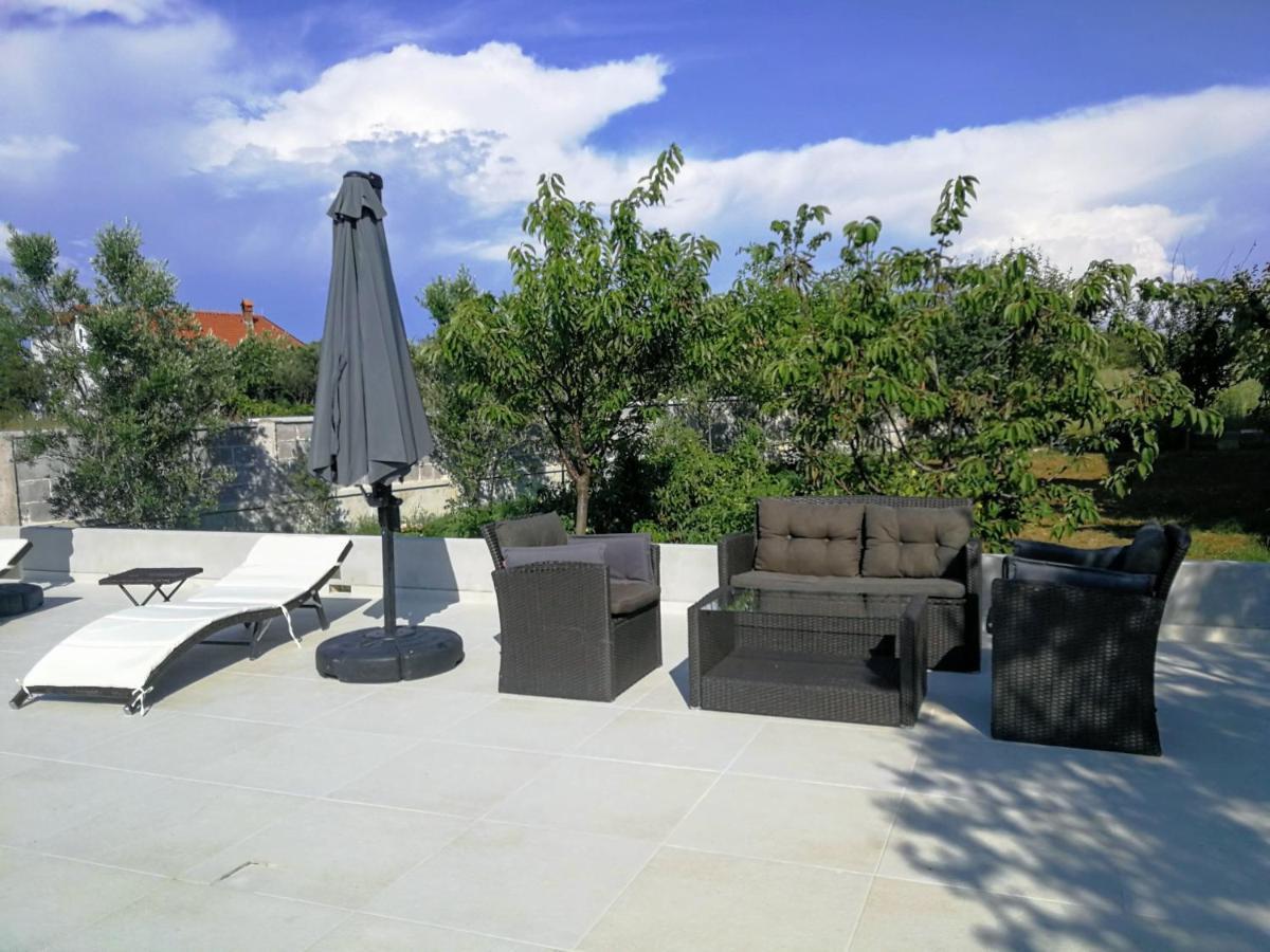Villa Flora Maris Apartments Привлака Екстер'єр фото