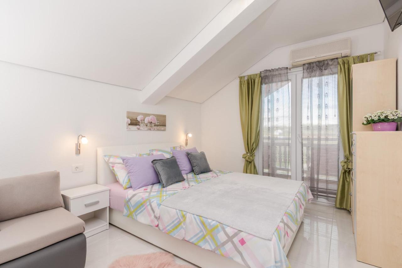 Villa Flora Maris Apartments Привлака Екстер'єр фото