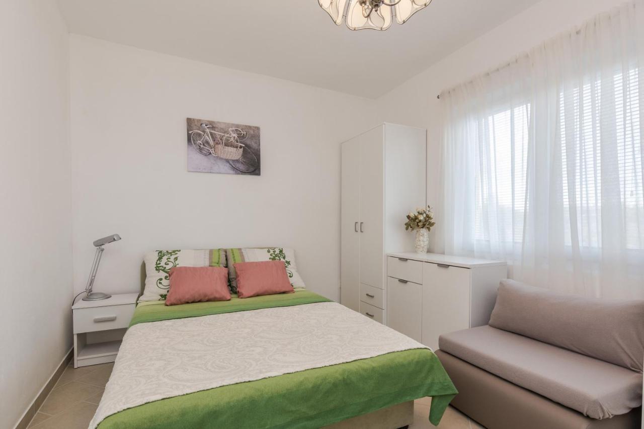 Villa Flora Maris Apartments Привлака Екстер'єр фото