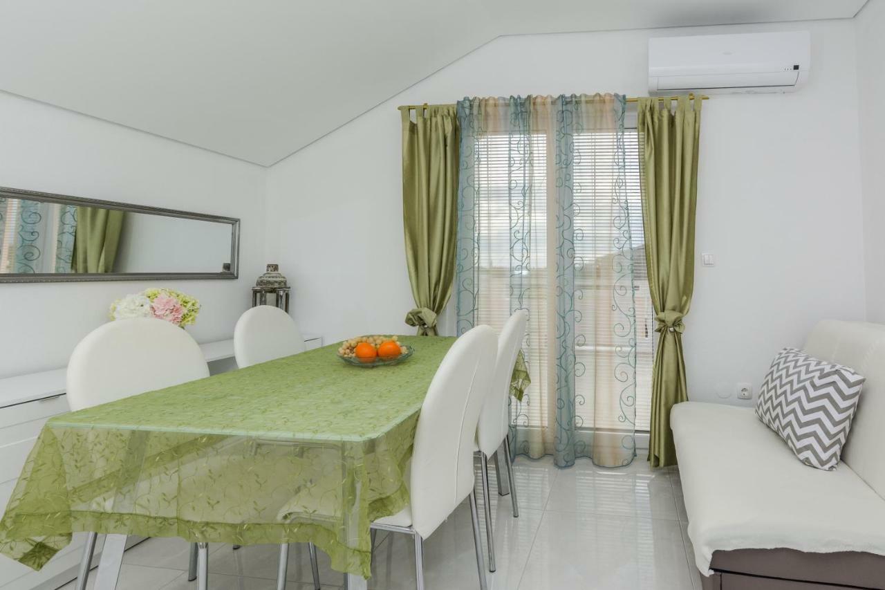 Villa Flora Maris Apartments Привлака Екстер'єр фото